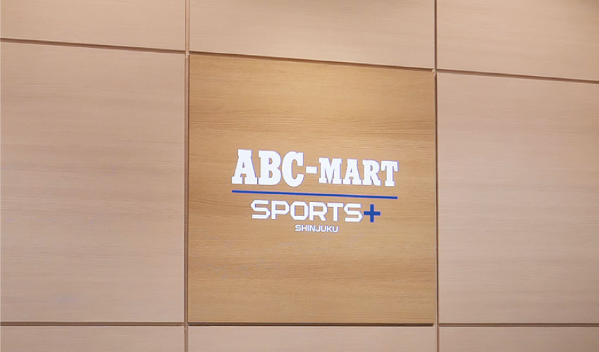LEDパネルサイン看板　ABC-mart店舗　壁面直付